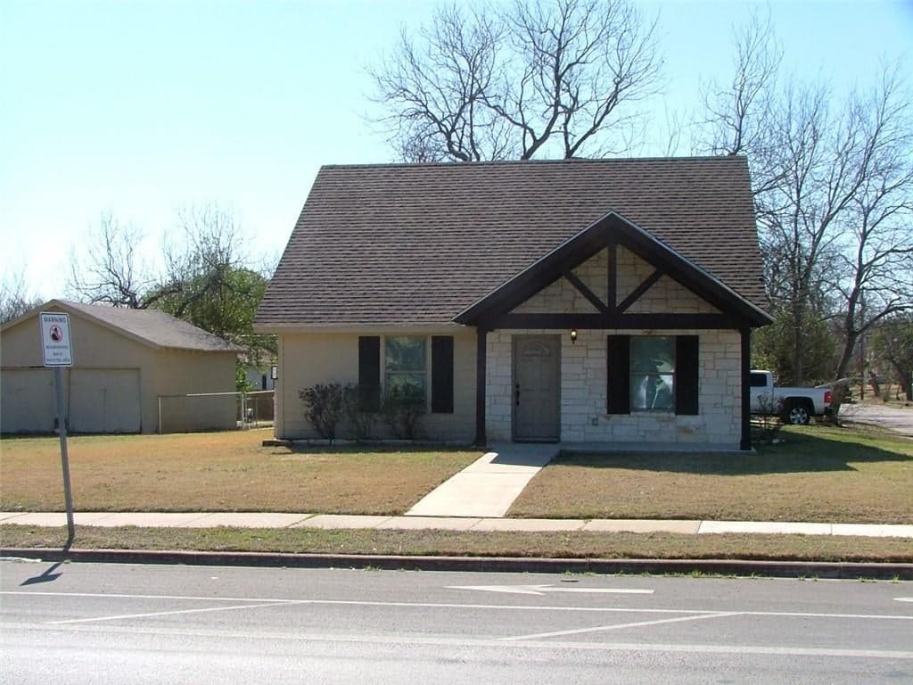 540 Herring Ave