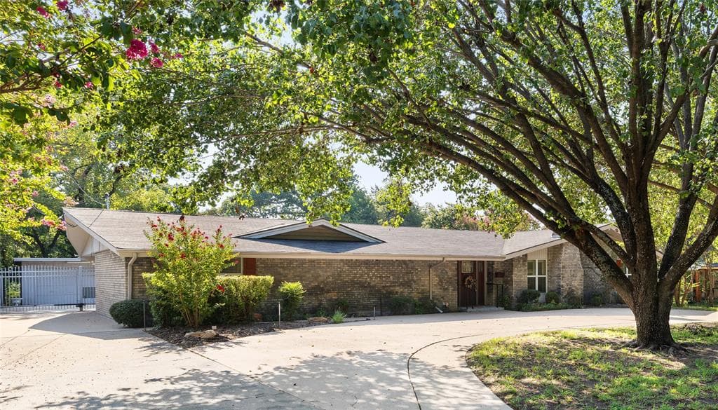 1318 N Irving Heights Dr