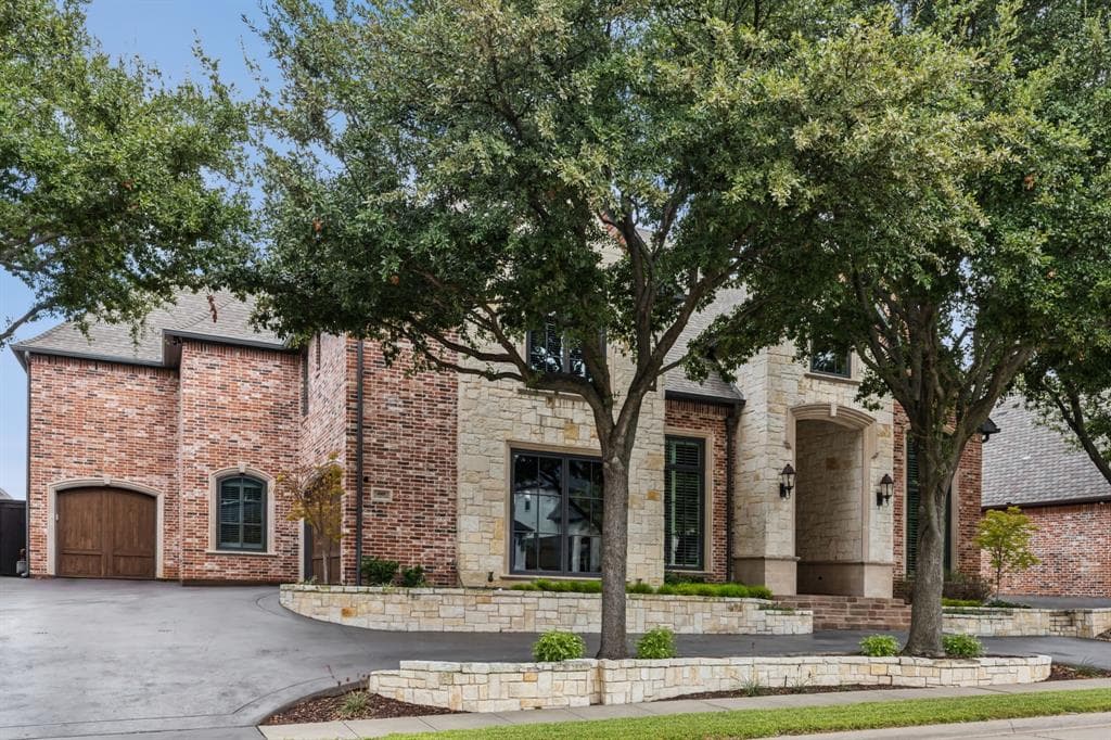 4005 Saint Johns Cir