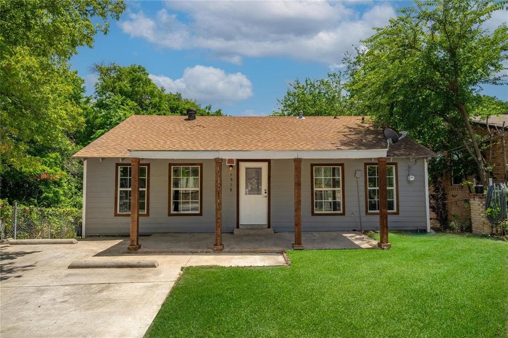 1518 E Waco Ave