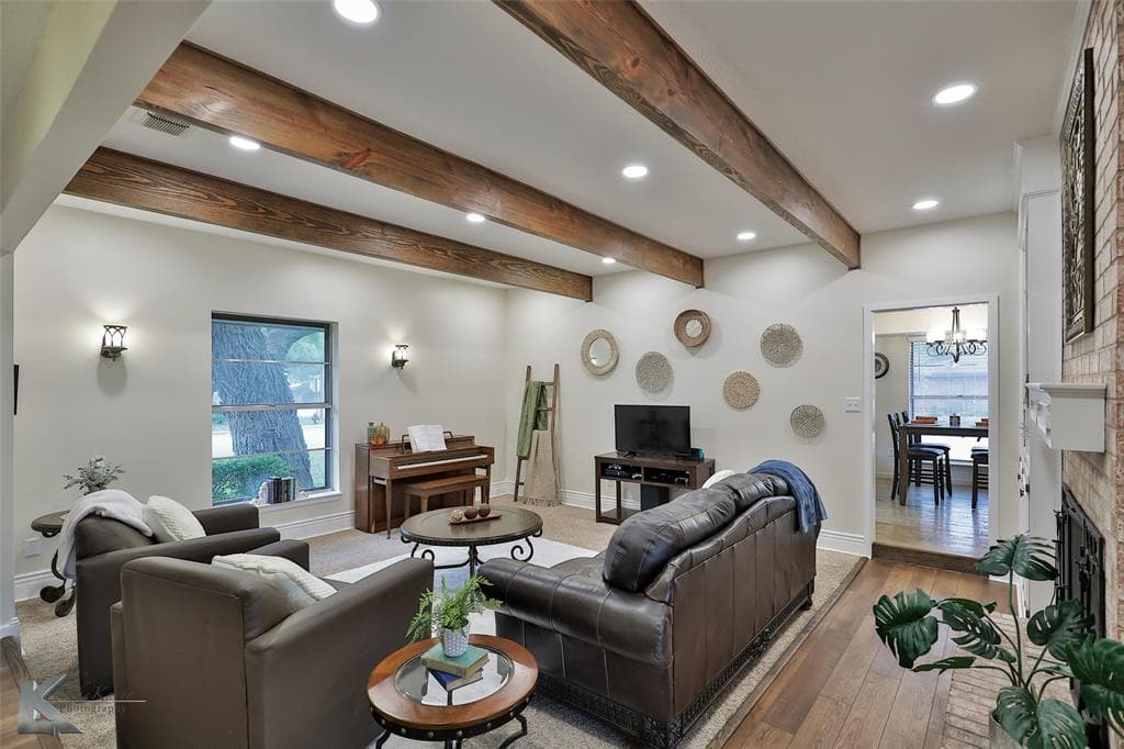 1133 Chriswood Dr