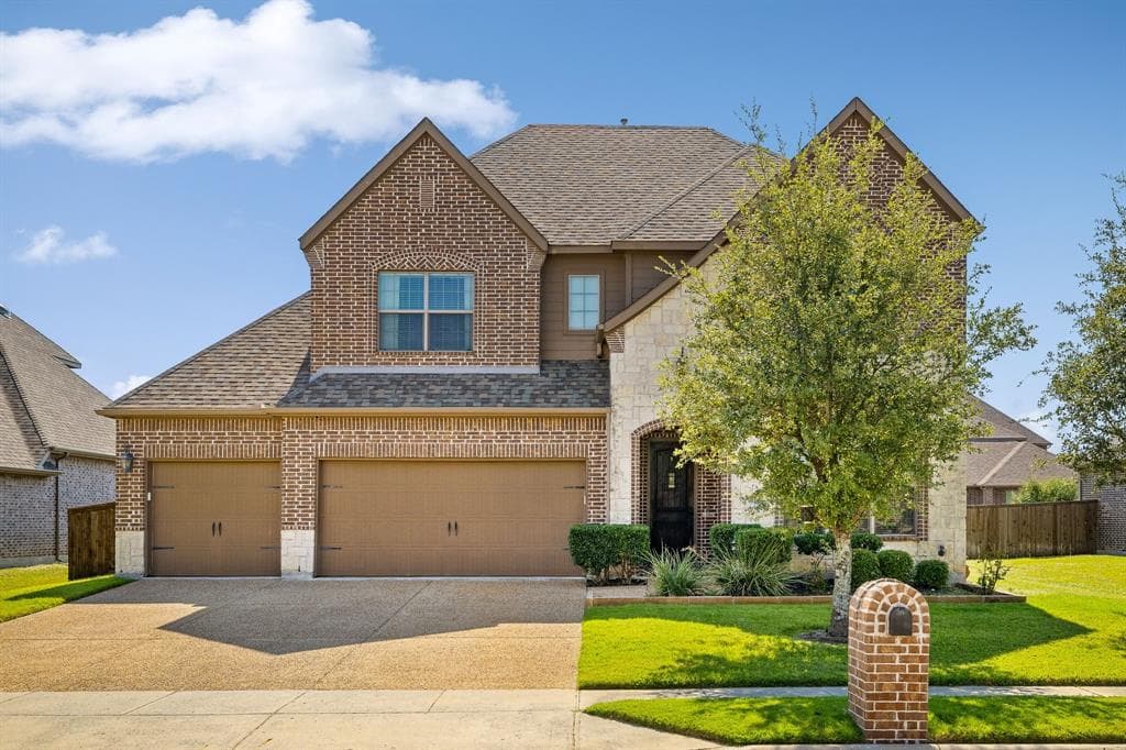941 Rustic Ln