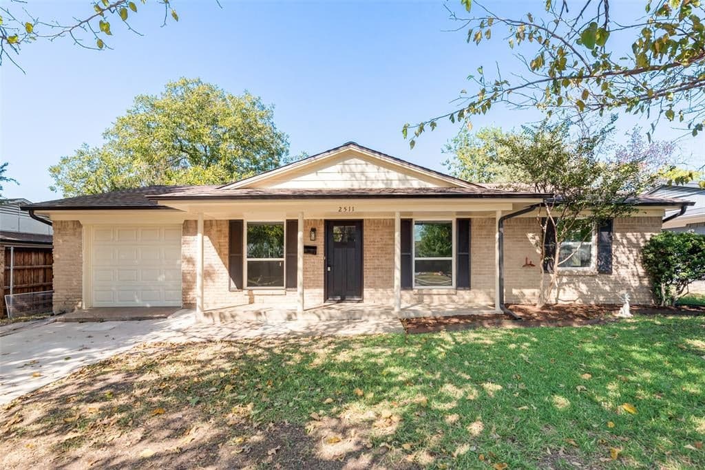 2511 Larchmont Dr