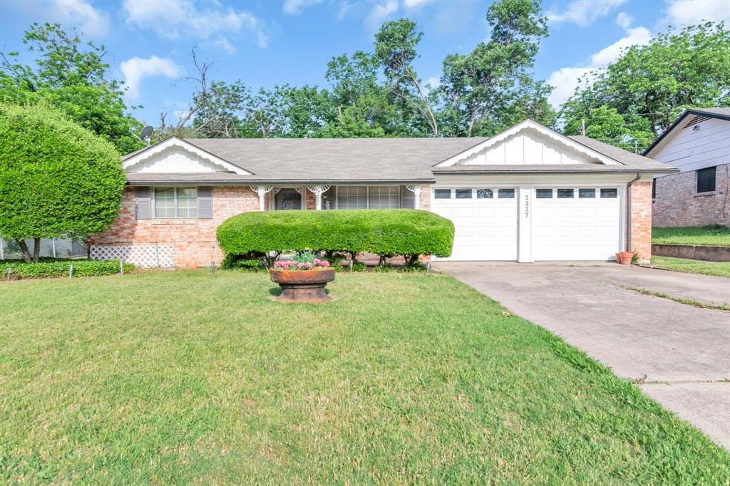 3237 Gene Ln