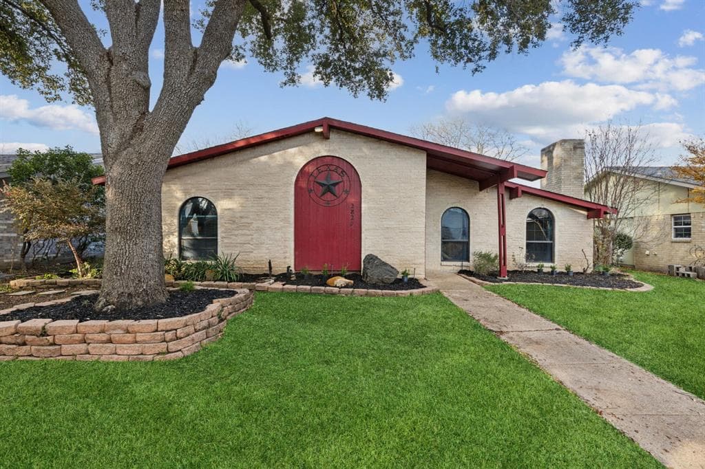 2829 Pinewood Dr