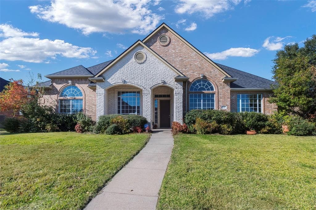 1305 Heritage Hill Dr