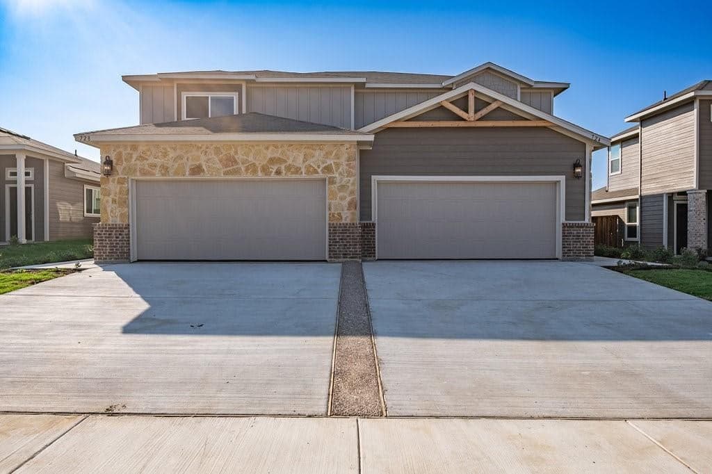 724 -728 Blackland Dr