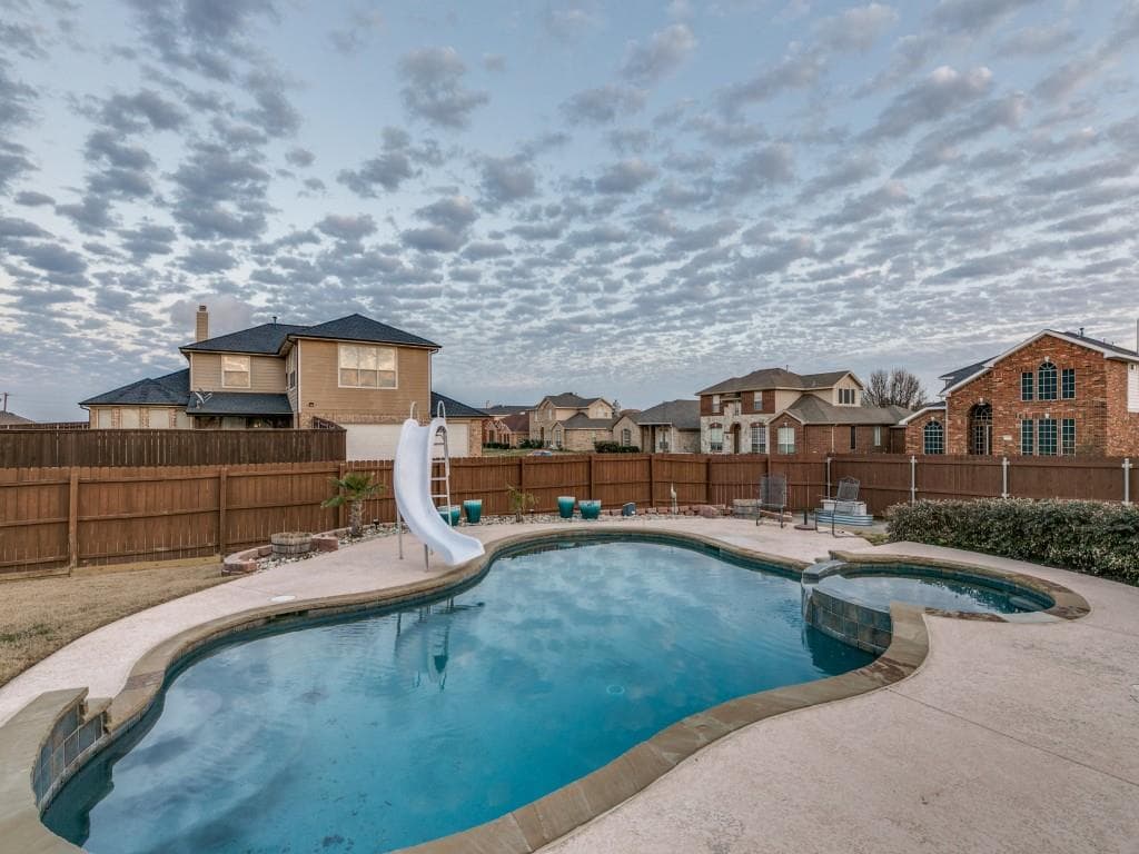 812 Lakedale Ct