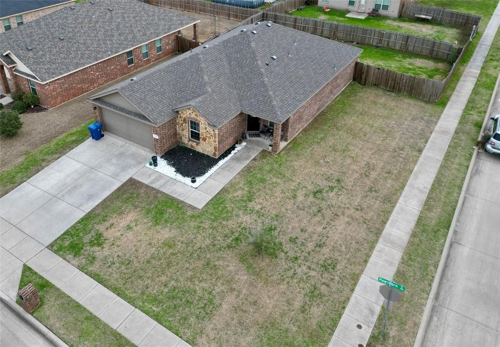 405 Hawthorn Dr
