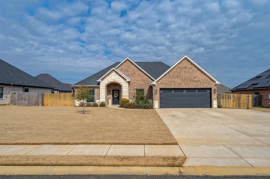 811 Mary Lee Ln