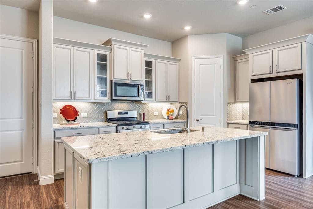 1383 Elaine Dr
