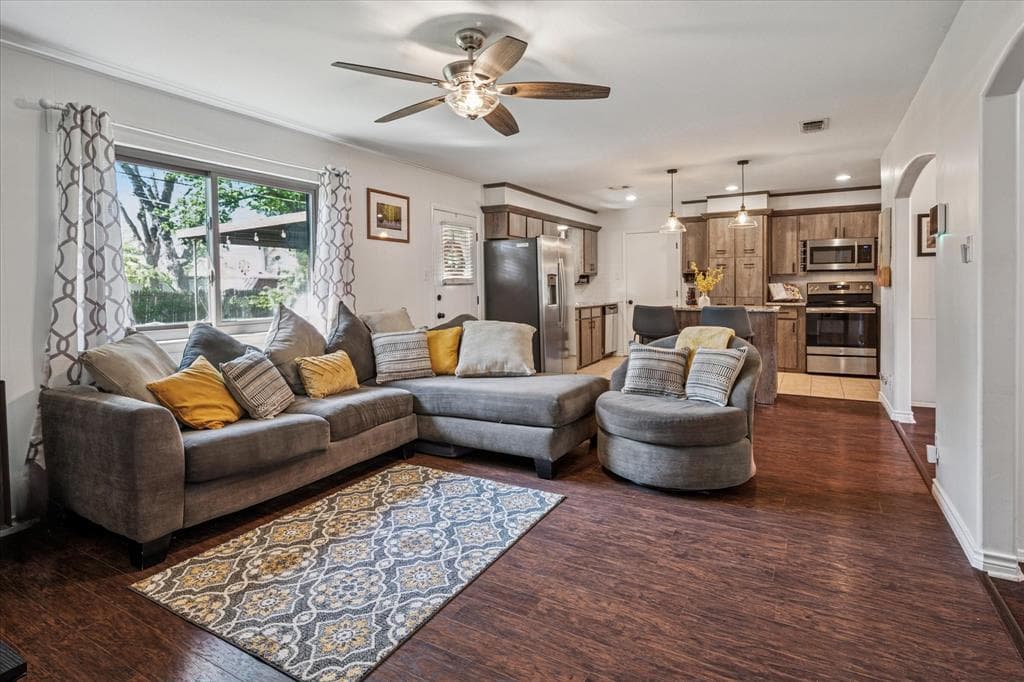 1924 Charleston Dr