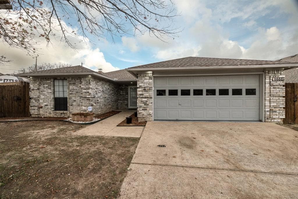 5224 Hill Ridge Dr