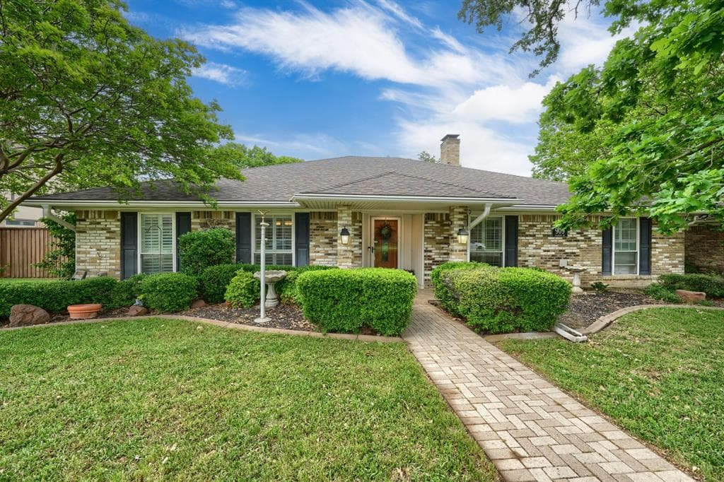 909 Rainbow Dr