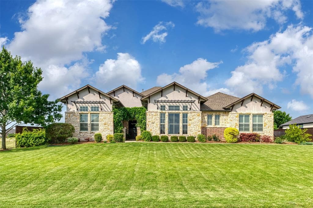 431 Lakepoint Cir