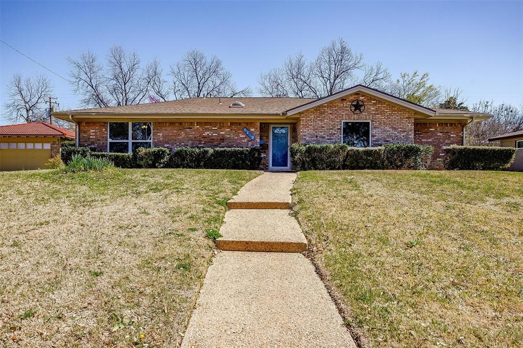 6229 Trail Lake Dr