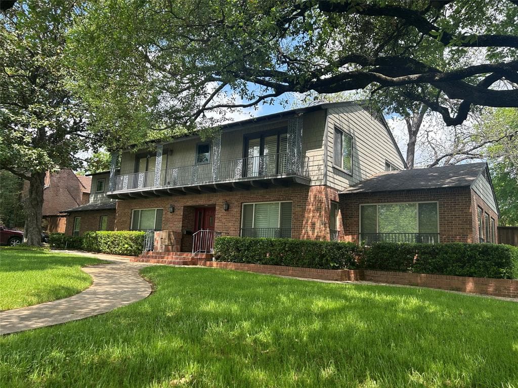 1803 W Colorado Blvd