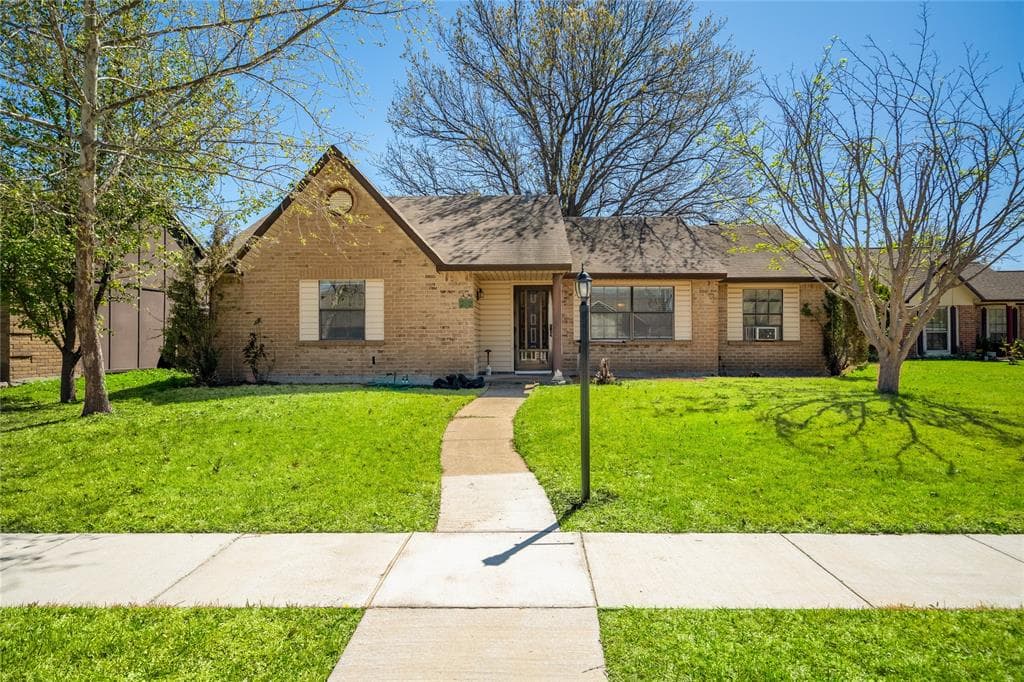 712 Camilla Ln