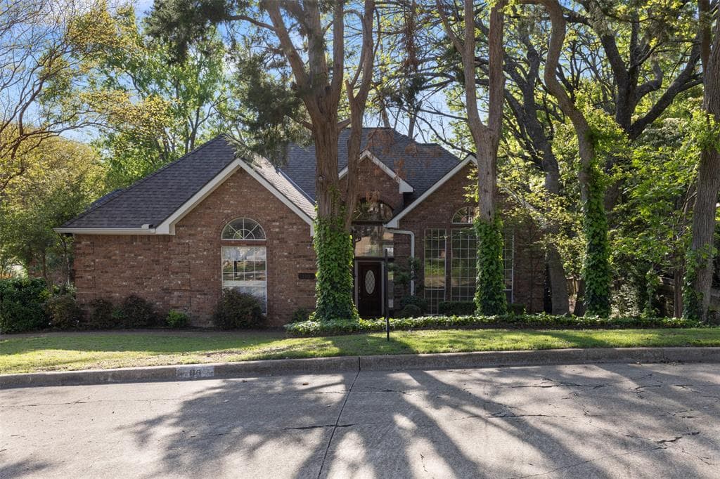 110 Sceptre Dr