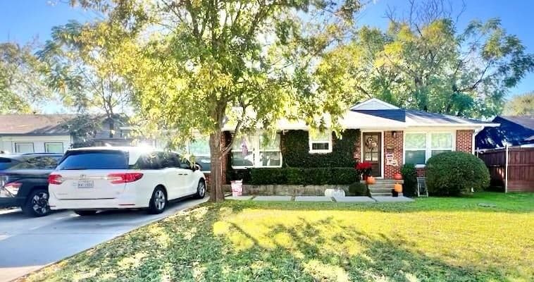 3832 Lenel Dr