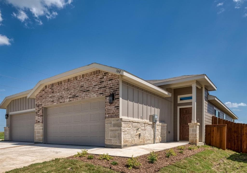 748-752 Harvest Moon Dr