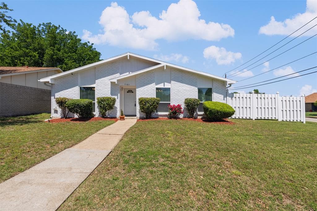 7101 Chinaberry Rd