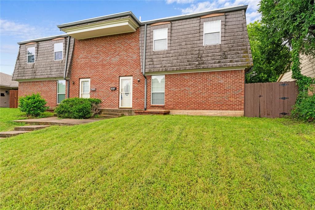 2810 Golfing Green Dr