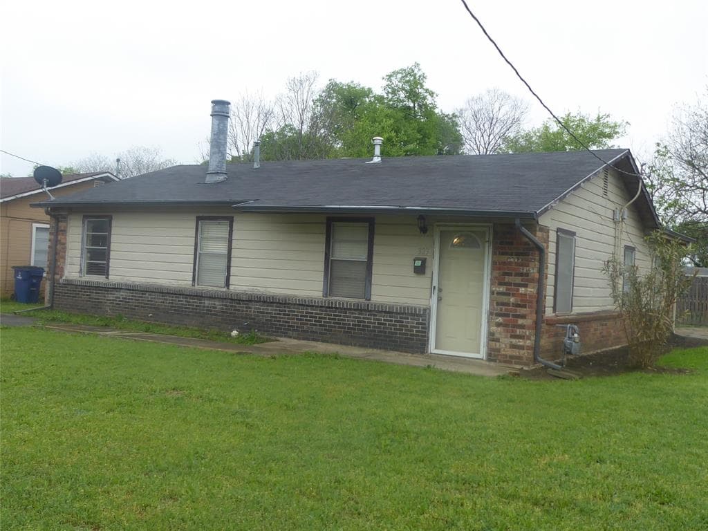 323 Holley St