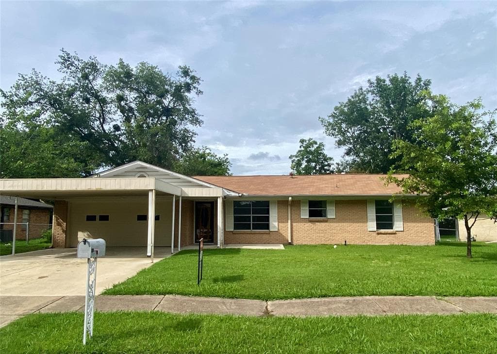 1311 Royal Dr