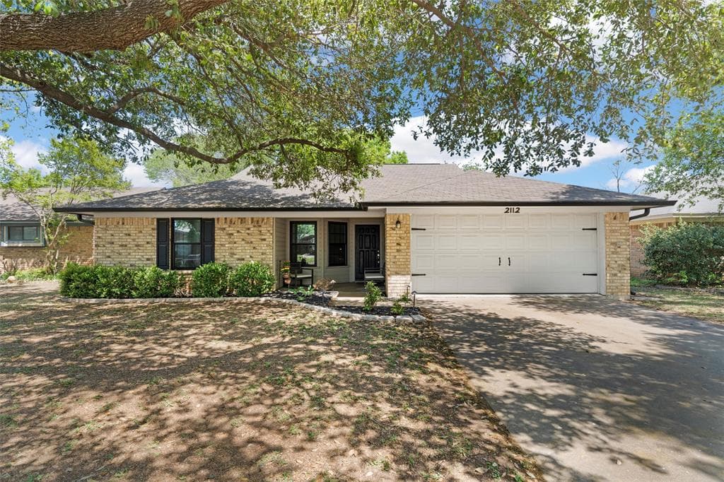 2112 Rey Dr