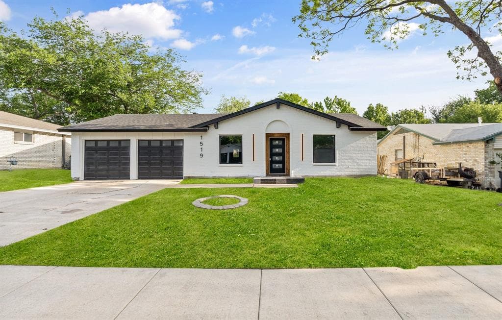 1519 Natches Dr
