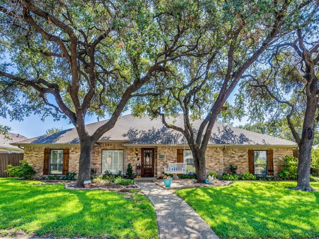 7608 Queens Garden Dr