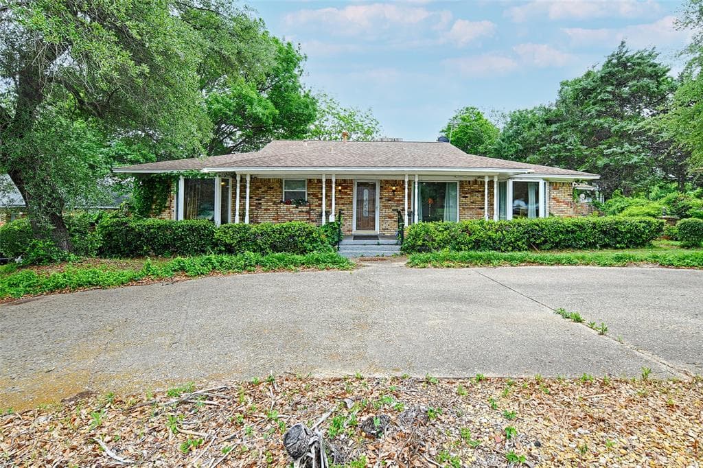 3812 Laurel Canyon Dr