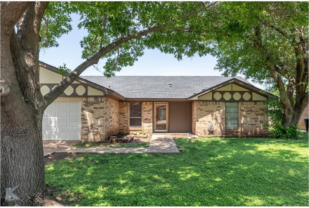 1310 Summoner Ln