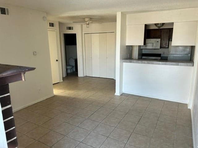 9520 Royal Ln # A-206
