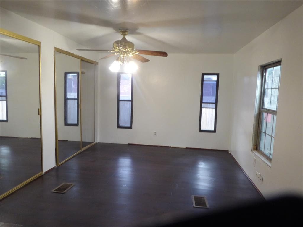 1005 Shana Ln