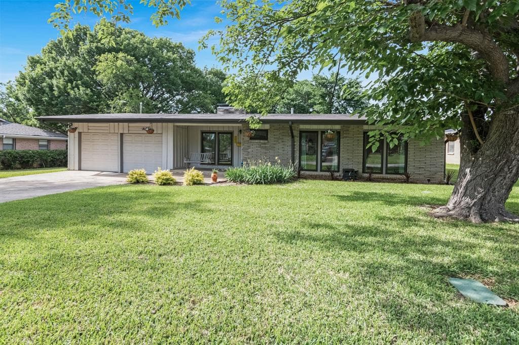 405 Martin Ln