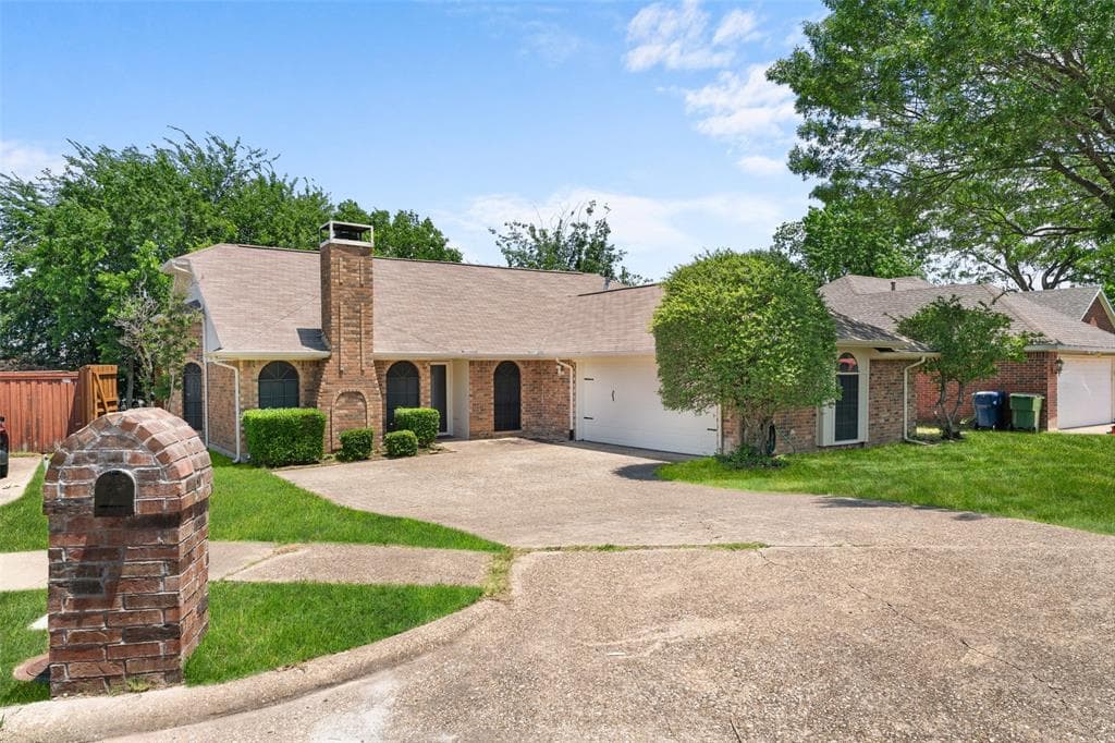 1830 Knob Hill Dr