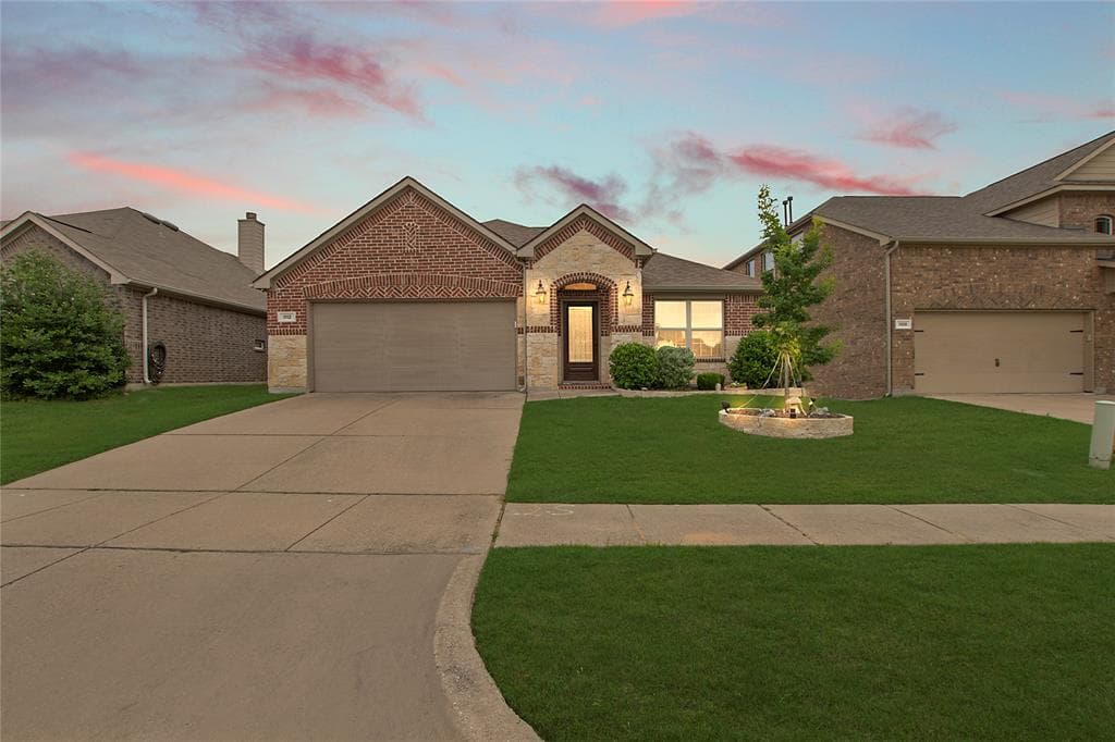 1112 Paluxy Ln