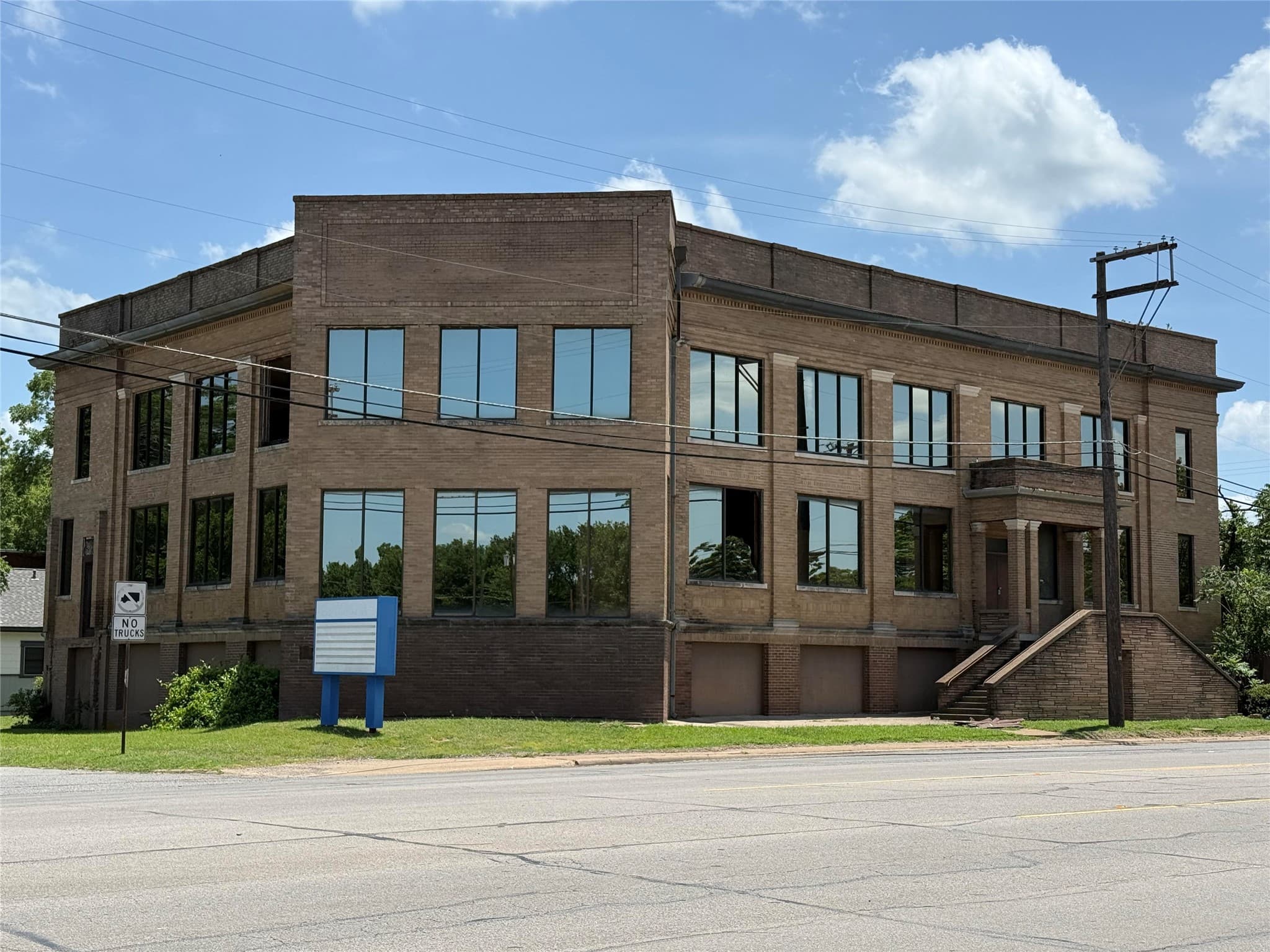 1100 S Austin Ave