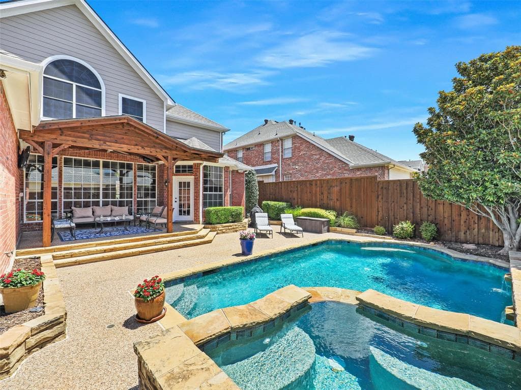 3824 Lakedale Dr