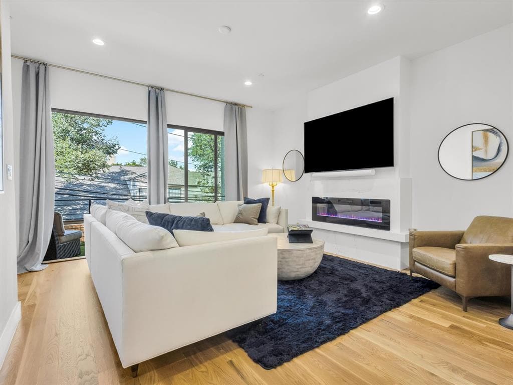 805 Pavillion St Unit 103