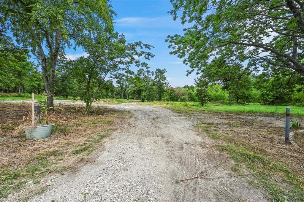 1221 Hillcrest Cir
