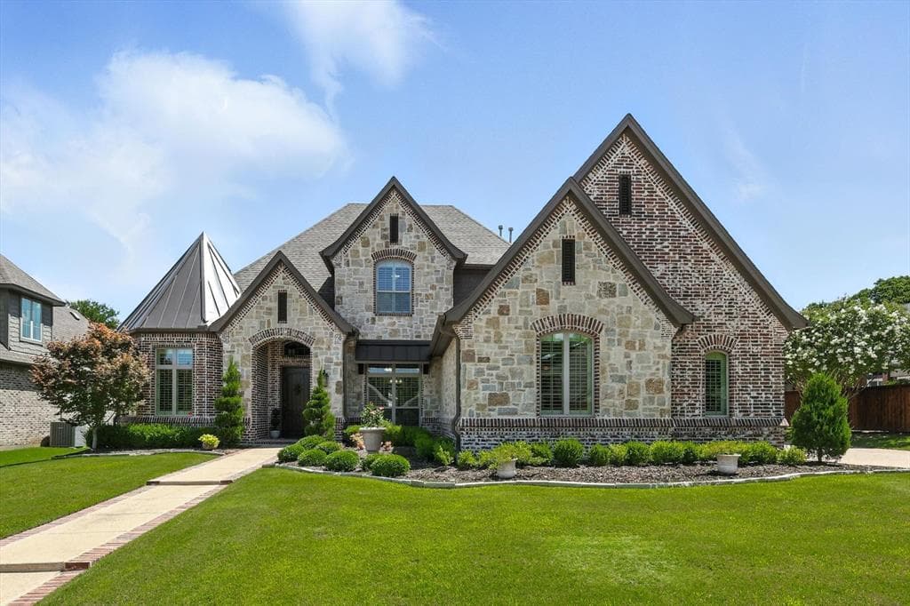 1402 Winston Dr