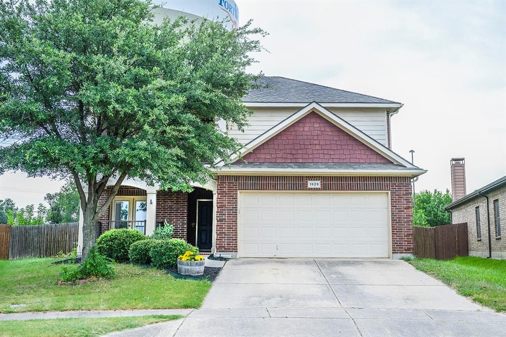 1929 Frosted Willow Ln