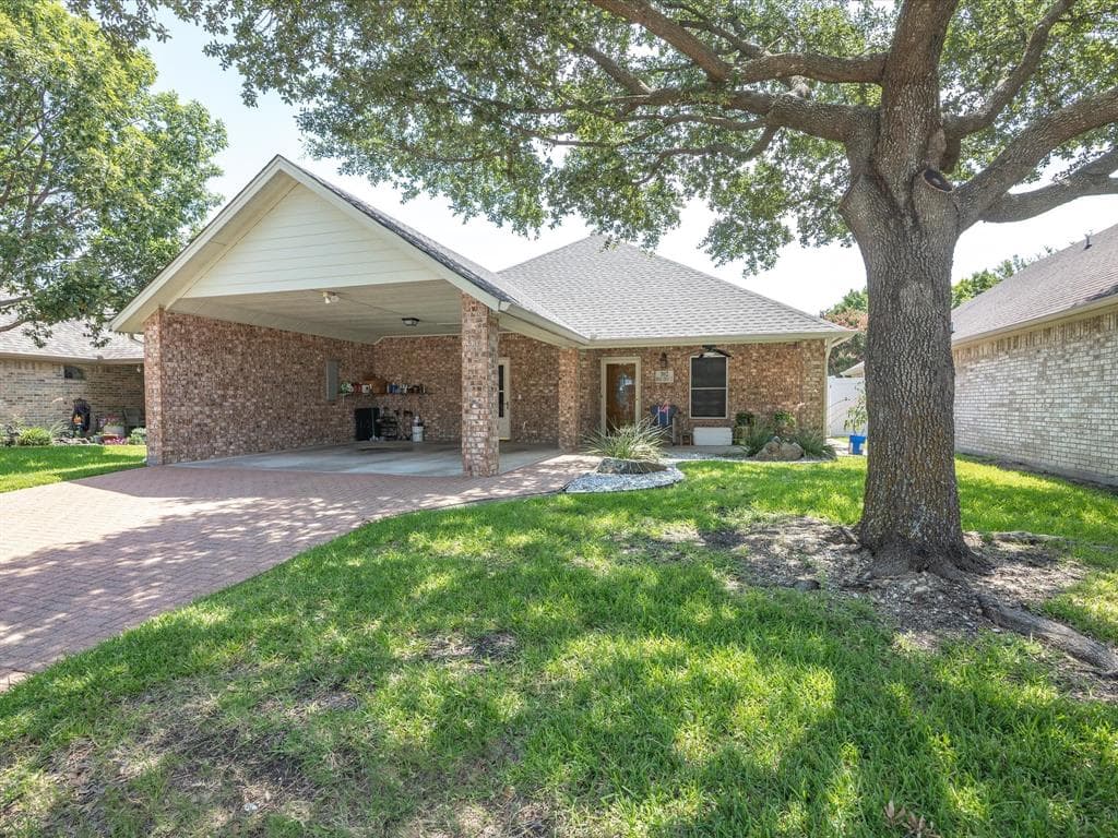102 Royal Crest Ct