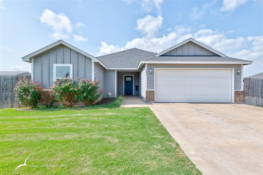 233 Foxtrot Ln
