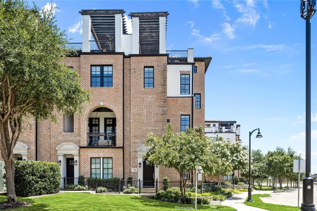703 Will Rice Ave