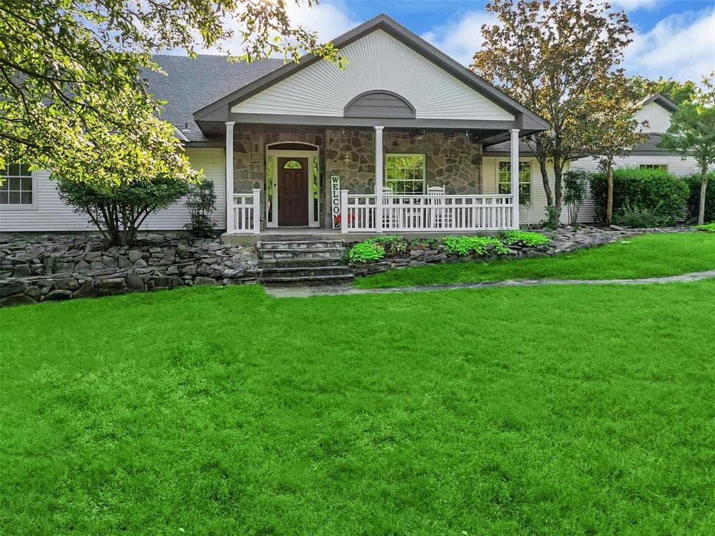 1865 Shady Ln