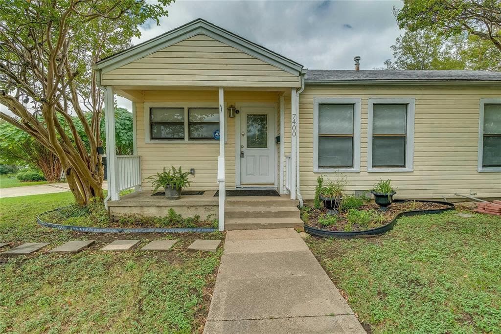 7400 Llano Ave